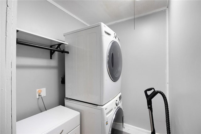 907 S Ithaca Ave, Russellville, AR 72801 - laundry room with stacked washing machine and dryer