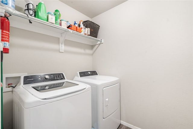 5003 W Claxton Cir, Fayetteville, AR 72704 - laundry area featuring washing machine and dryer