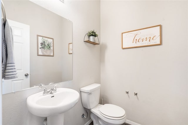5003 W Claxton Cir, Fayetteville, AR 72704 - bathroom featuring toilet, a sink, and baseboards