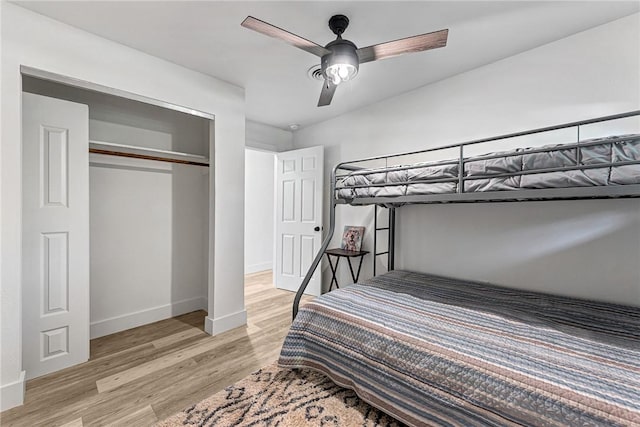 312 NW J St, Bentonville, AR 72712 - bedroom featuring light wood-style flooring, baseboards, a closet, and ceiling fan