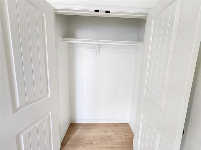 1115 N Leverett Ave Unit 102, Fayetteville, AR 72703 - view of closet