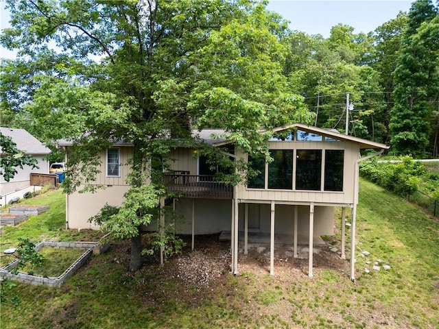 9 Newnham Ln, Bella Vista, AR 72714 - back of property with a yard and a deck