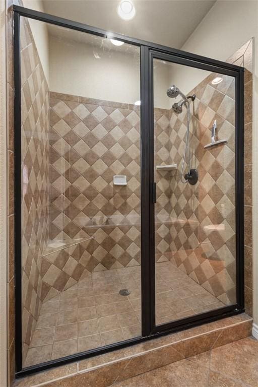 8 Allonby Cir, Bella Vista, AR 72714 - bathroom featuring a stall shower