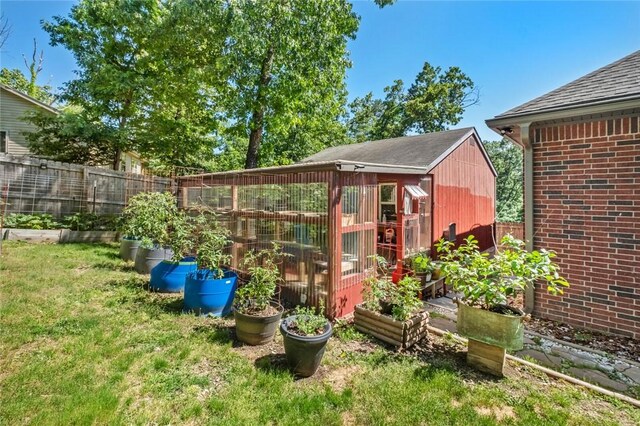 8 Allonby Cir, Bella Vista, AR 72714 - view of yard featuring a garden, an outdoor structure, and a greenhouse