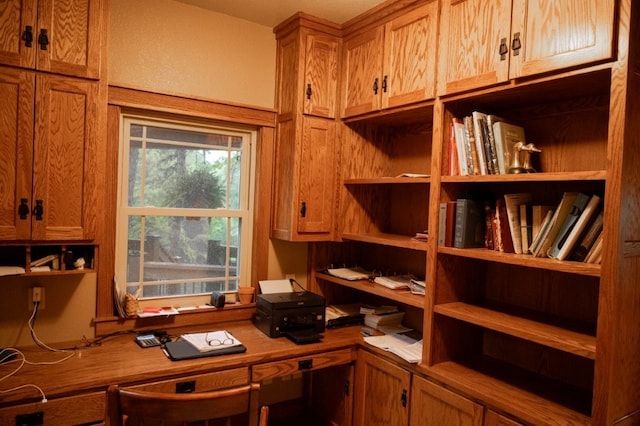 8295 Ridgecrest Ln, Rogers, AR 72756 - office space with built in desk