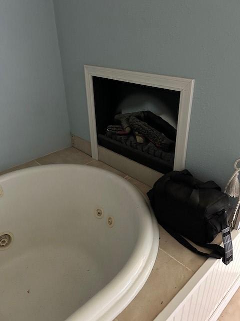 1103 NW 10th St, Bentonville, AR 72712 - detailed view of a tub with jets