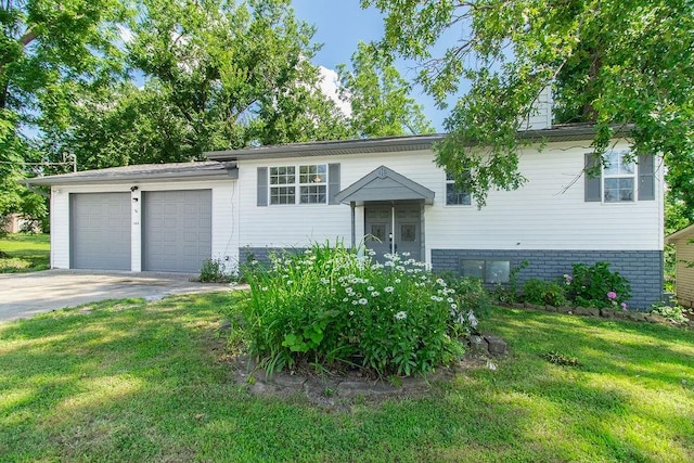 1103 NW 10th St, Bentonville, AR 72712 - bi-level home featuring a front yard, concrete driveway, and a garage
