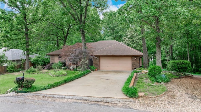 6 Runnymede Ln, Bella Vista, AR 72715 - ranch-style home featuring a garage, driveway, brick siding, and a front yard