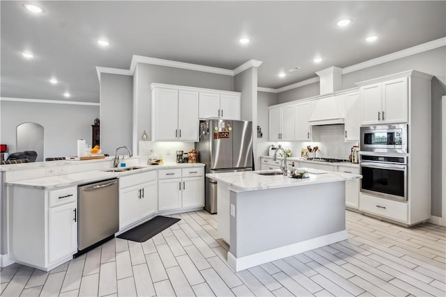 2300 Cameo Ln, Bentonville, AR 72712 - kitchen with appliances with stainless steel finishes, a sink, crown molding, a peninsula, and recessed lighting