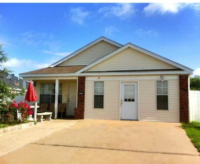 2916 Buckeye Ave, Springdale, AR 72762 - view of front of home featuring a porch