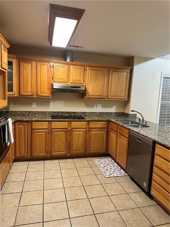 20944 Shady Grove Rd, Siloam Springs, AR 72761 - kitchen with black appliances, a sink, under cabinet range hood, and dark stone countertops
