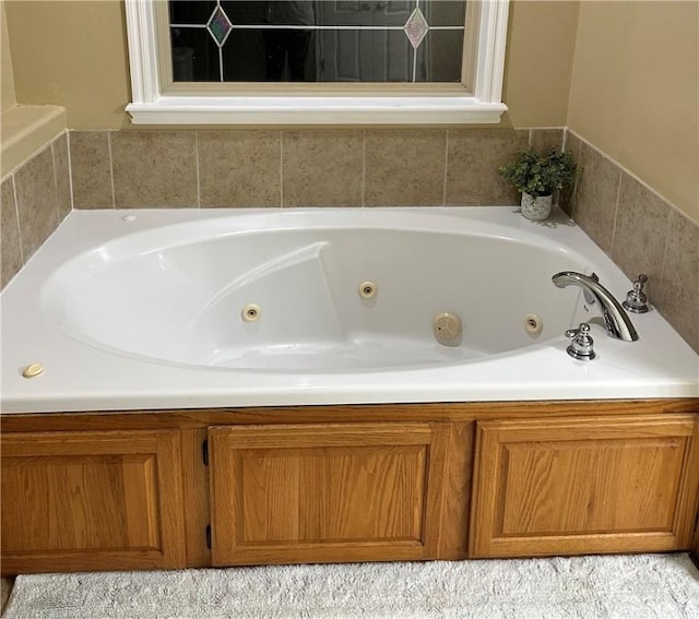 20944 Shady Grove Rd, Siloam Springs, AR 72761 - bathroom with a whirlpool tub
