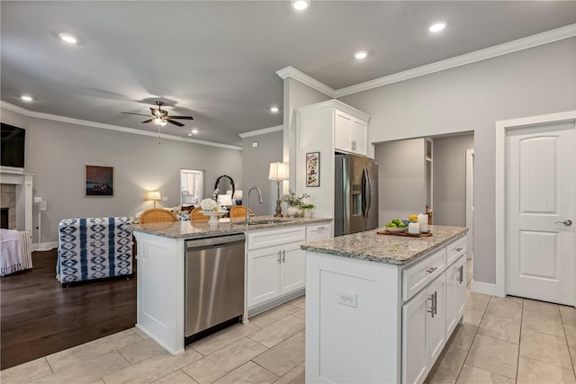 13 Ingleborough Dr, Bella Vista, AR 72715 - kitchen with stainless steel appliances, a sink, open floor plan, ornamental molding, and ceiling fan