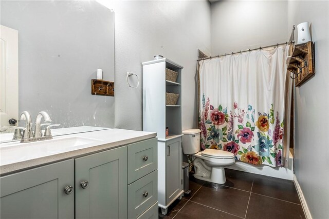 29 Kentallen Ln, Bella Vista, AR 72715 - bathroom with vanity, tile patterned flooring, and shower / tub combo with curtain