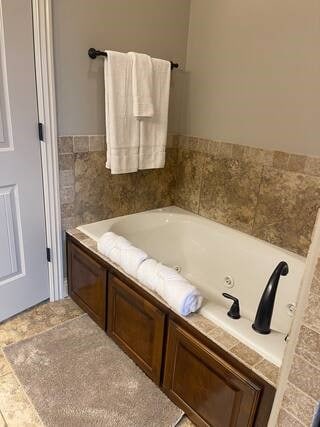 10211 Lydia Ln, Danville, AR 72833 - full bath with a tub with jets