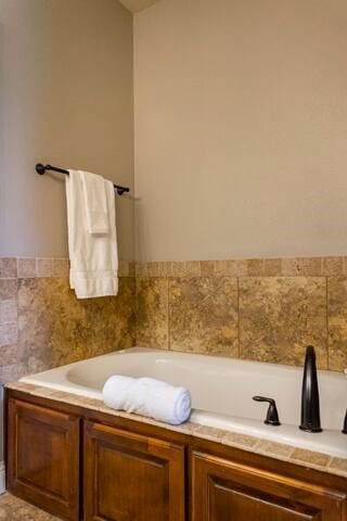 10211 Lydia Ln, Danville, AR 72833 - full bathroom with a garden tub