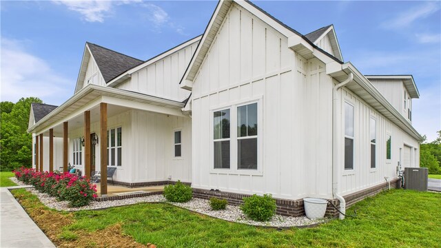 14290 Osage Creek Rd, Springdale, AR 72762 - view of side of property featuring board and batten siding, a shingled roof, a porch, and a yard