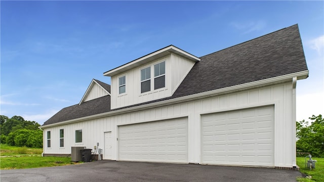 14290 Osage Creek Rd, Springdale, AR 72762 - view of side of home with driveway, a shingled roof, and board and batten siding