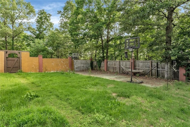 22 Dunstable Dr, Bella Vista, AR 72714 - view of yard featuring a gate