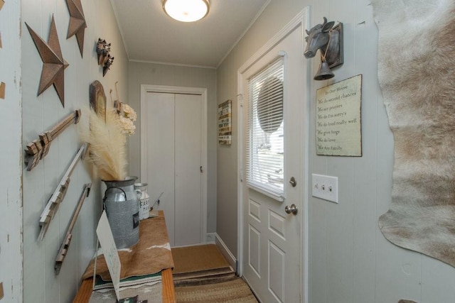 817 Madison 8610, Huntsville, AR 72740 - entryway with crown molding
