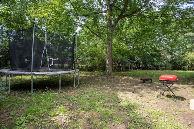 1627 W Hefley St, Fayetteville, AR 72703 - view of yard featuring a trampoline