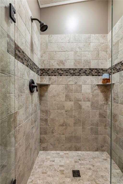 2895 County Road 116, Eureka Springs, AR 72631 - bathroom with tiled shower