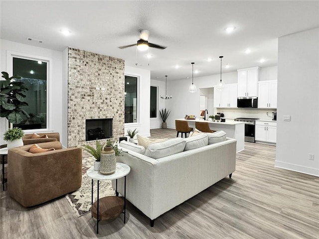 2822 N Grey Squirrel Dr, Fayetteville, AR 72704 - living room with baseboards, light wood-type flooring, a ceiling fan, and recessed lighting