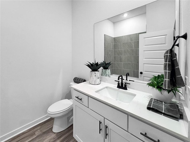 2822 N Grey Squirrel Dr, Fayetteville, AR 72704 - full bath with vanity, toilet, wood finished floors, baseboards, and tiled shower