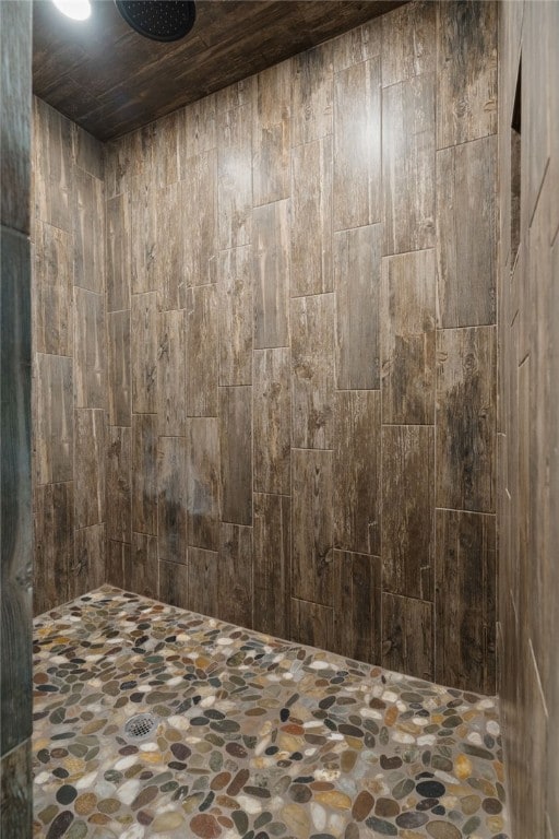 480124 E 1082nd Rd, Muldrow, OK 74948 - bathroom featuring a tile shower and stone floors