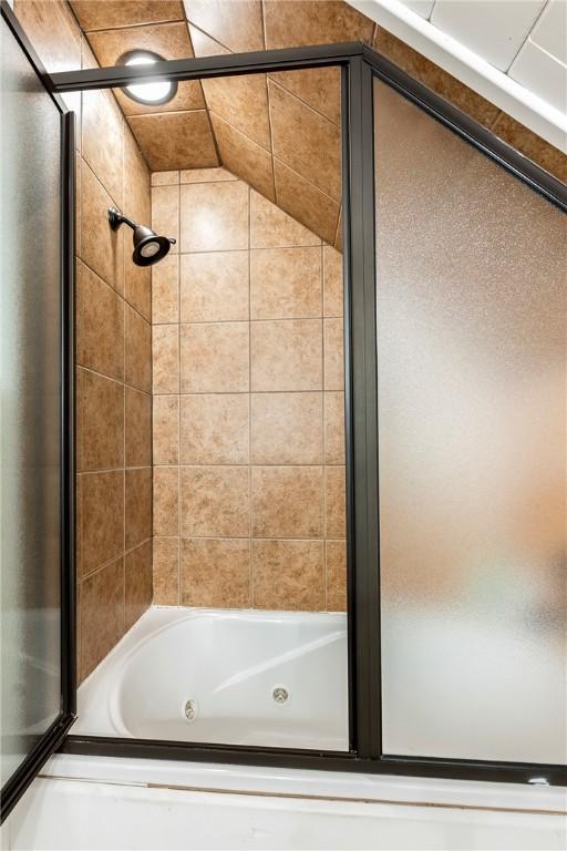 22283 N Log Cabin Dr, Sulphur Springs, AR 72768 - bathroom with a combined bath / shower with jetted tub