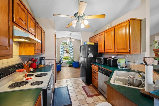 658 Walnut Ridge St, Centerton, AR 72719 - kitchen featuring electric stove, stainless steel dishwasher, under cabinet range hood, freestanding refrigerator, and ceiling fan