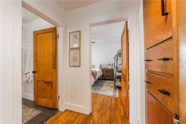 20608 Keck Rd, Siloam Springs, AR 72761 - hall featuring wood finished floors