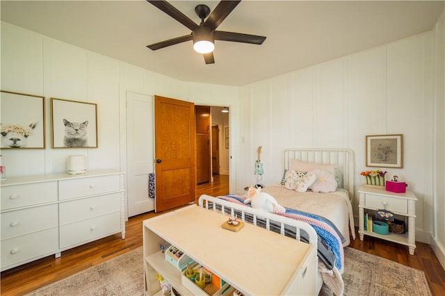20608 Keck Rd, Siloam Springs, AR 72761 - bedroom with wood finished floors, a decorative wall, and a ceiling fan