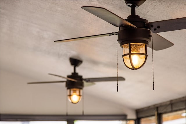 20608 Keck Rd, Siloam Springs, AR 72761 - detailed view of ceiling fan
