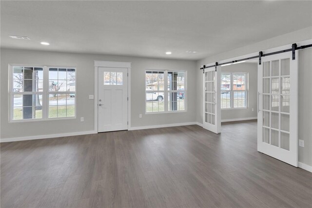 1115 Eicher Ave, Springdale, AR 72764 - entryway featuring a barn door, baseboards, dark wood finished floors, and recessed lighting