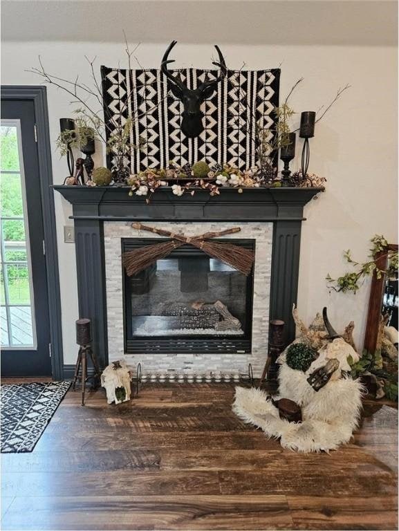 3 Rhonda Ln, Bella Vista, AR 72715 - detailed view of a fireplace and wood finished floors