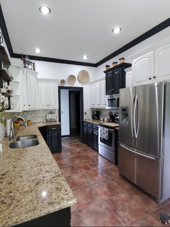 3 Rhonda Ln, Bella Vista, AR 72715 - kitchen with appliances with stainless steel finishes, a sink, backsplash, white cabinets, and open shelves