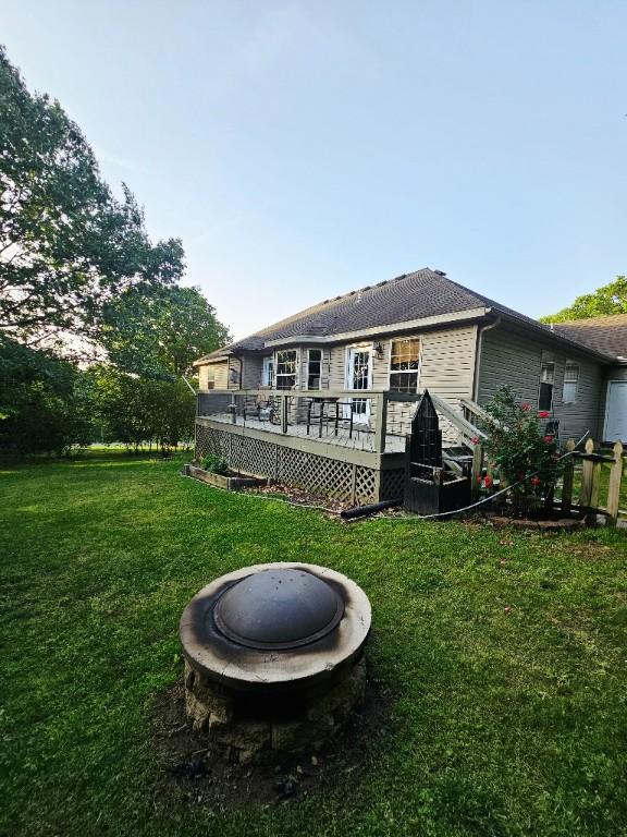 3 Rhonda Ln, Bella Vista, AR 72715 - back of house featuring a wooden deck and a yard