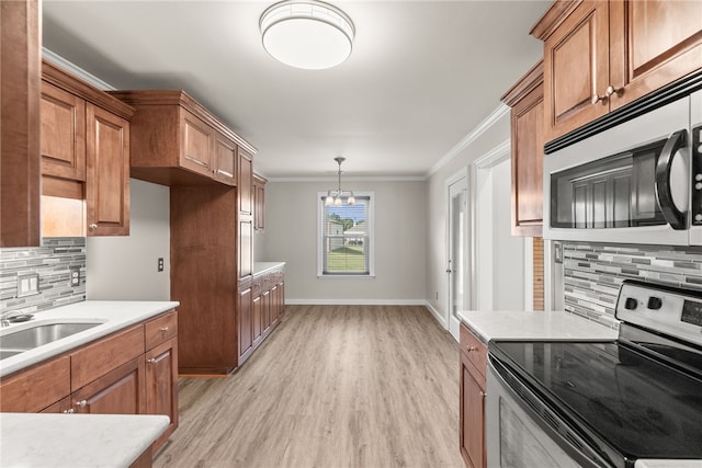 8001 Mars Hill Rd, Ar, AR 72011 - kitchen with stainless steel appliances, light countertops, light wood finished floors, and crown molding