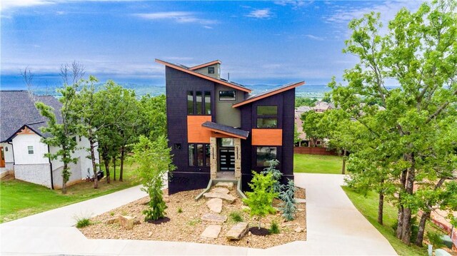 675 N Cliffside Dr, Fayetteville, AR 72701 - view of front of home with a front lawn
