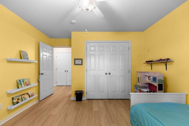 1110 Meadowlark Ln, Siloam Springs, AR 72761 - bedroom featuring wood finished floors, baseboards, ceiling fan, and a closet