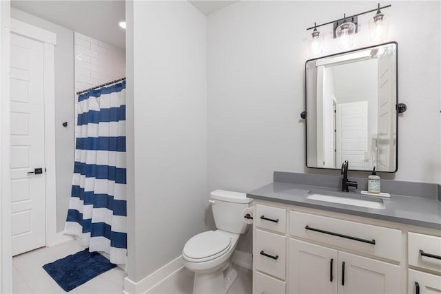 2762 Wilson Ln, Fayetteville, AR 72703 - full bath featuring vanity, toilet, baseboards, curtained shower, and tile patterned flooring