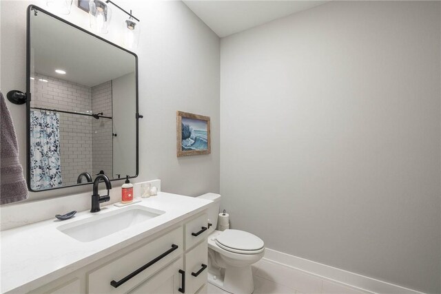 2762 Wilson Ln, Fayetteville, AR 72703 - full bathroom featuring toilet, vanity, a shower with curtain, baseboards, and tile patterned flooring