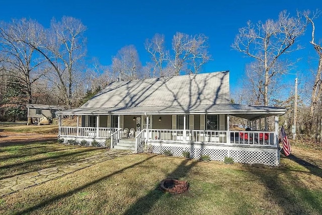14090 Canal St, Rogers, AR 72758 - farmhouse featuring covered porch, a front yard, and metal roof