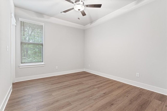 7 Mcginnis Ln, Bella Vista, AR 72715 - empty room with wood finished floors, baseboards, and a ceiling fan