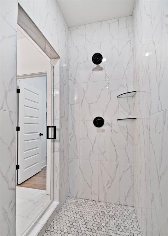 1 Consett Ln, Bella Vista, AR 72714 - bathroom featuring a marble finish shower