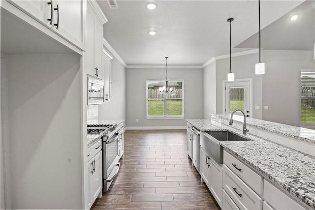 1440 Amber Way, Centerton, AR 72719 - kitchen with stainless steel appliances, a sink, ornamental molding, white cabinets, and baseboards