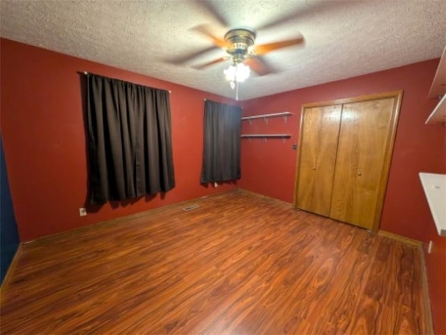 208 Mc 6087, Yellville, AR 72687 - unfurnished bedroom featuring wood finished floors, a textured ceiling, and a ceiling fan