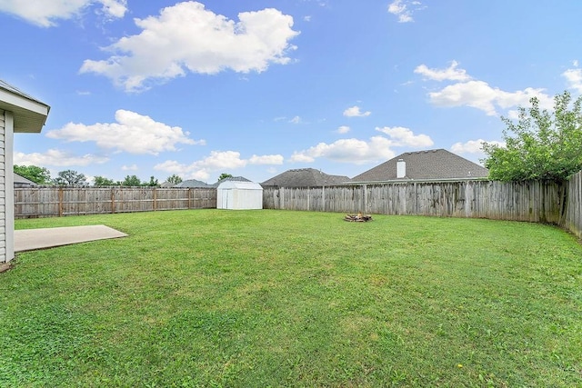 801 SW Castlewood St, Bentonville, AR 72712 - view of yard with a patio