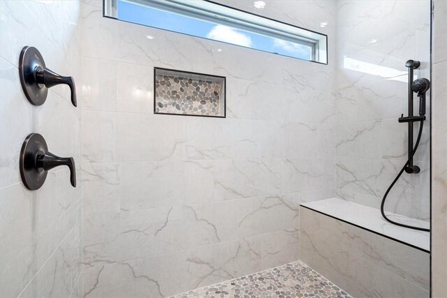 7101 SW Basswood Ave, Bentonville, AR 72713 - full bathroom featuring tiled shower